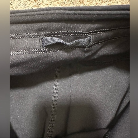 Sale Lululemon black leggings size 6 EUC- excellent condition!! - Picture 3 of 6